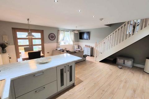 3 bedroom detached house for sale, New Road, Greetland, Halifax, West Yorkshire, HX4 8JN