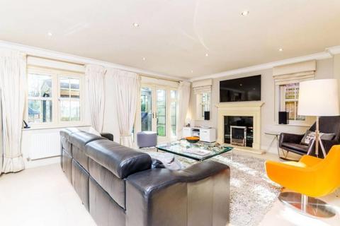 5 bedroom detached house to rent, Woodham Gate, Woking GU21