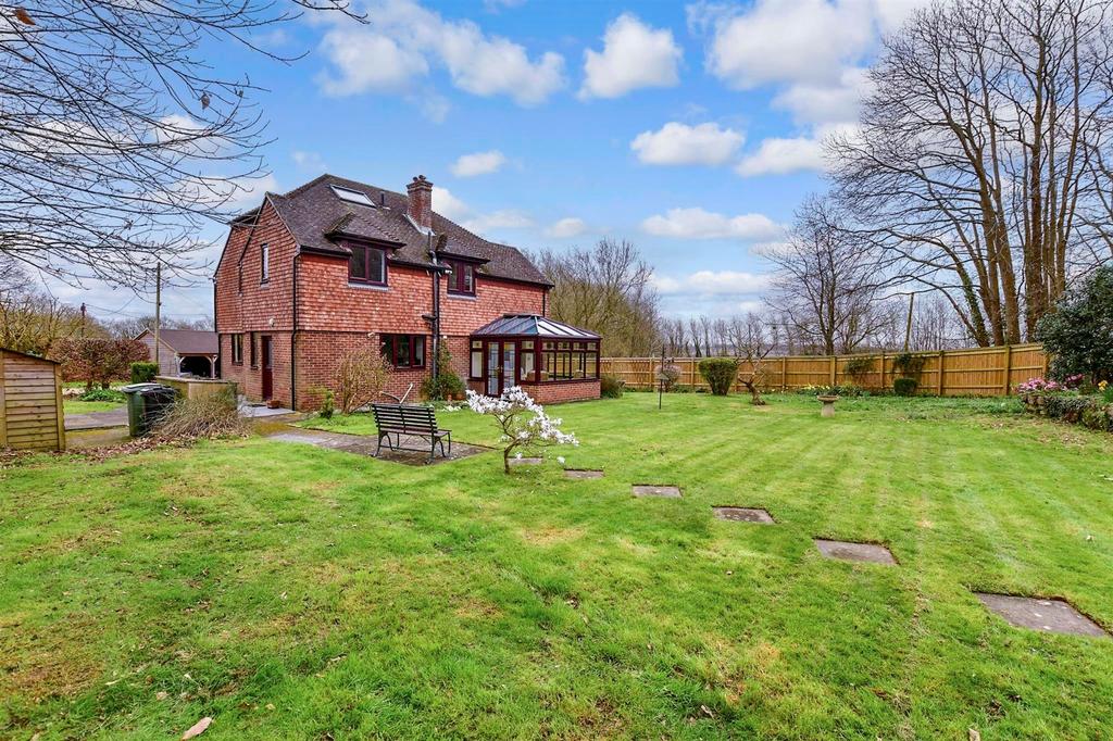 Malling Road, Teston, Maidstone, Kent 4 bed detached house for sale £