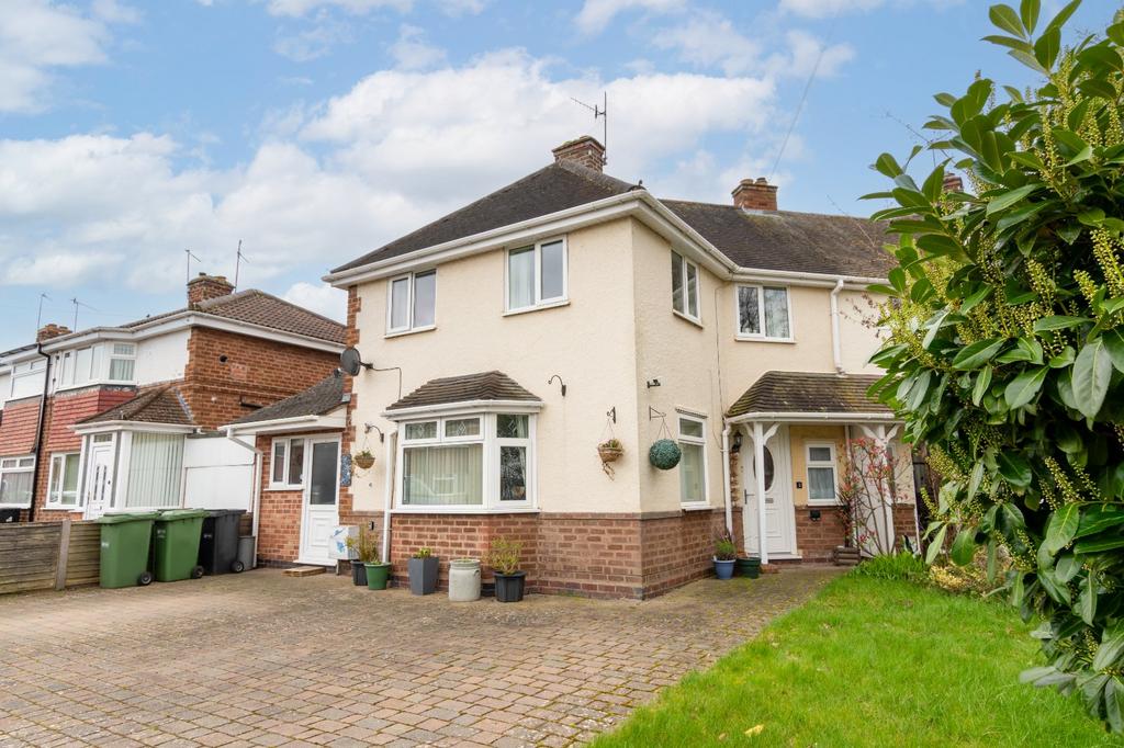 Bloomfield Road, Worcester... 3 bed semidetached house for sale £300,000