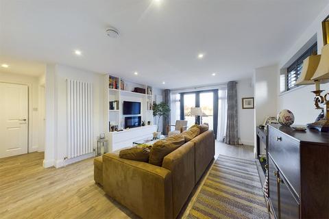 2 bedroom apartment to rent - Field End Road, Pinner, HA5