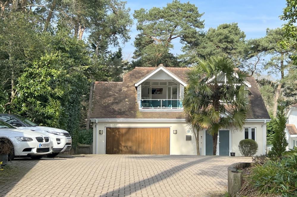 Pinewood Road, St Ives, BH24 2PA 5 bed detached house for sale £800,000