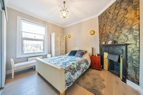3 bedroom flat for sale - Cleveland Avenue, Chiswick