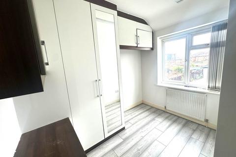 3 bedroom semi-detached house to rent, Woodrow Avenue, Hayes, Greater London, UB4