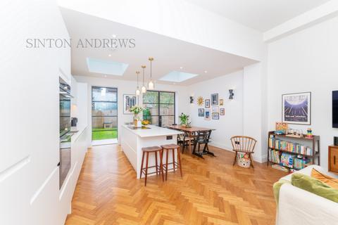 23 Drayton Grove, London, W13 0LA