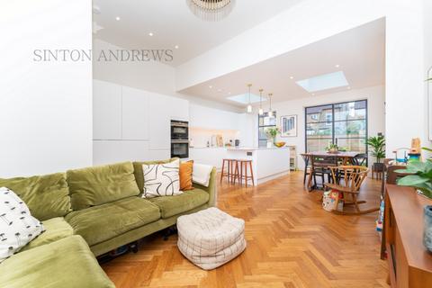 23 Drayton Grove, London, W13 0LA