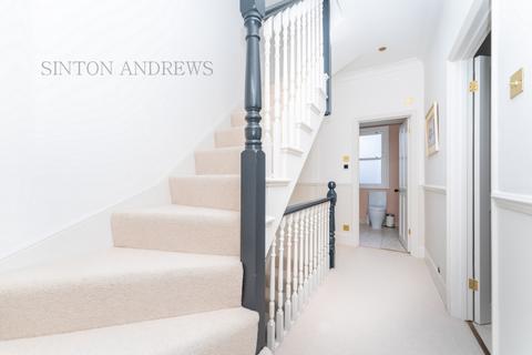 23 Drayton Grove, London, W13 0LA