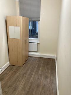 4 bedroom flat to rent, New Cross Road, London SE14