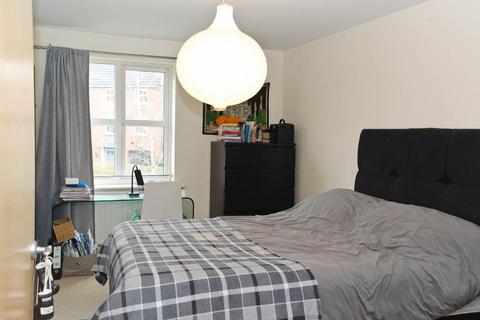 2 bedroom flat for sale, With Garage