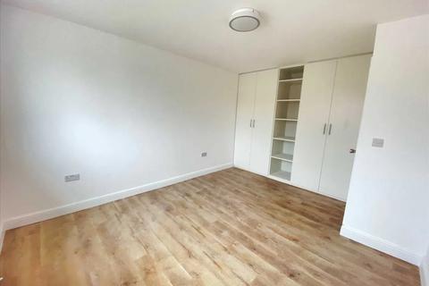 15 bedroom detached house to rent - London W13