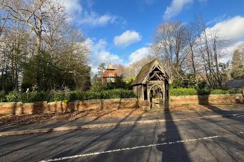 1 bedroom flat for sale, Longcross,  Surrey,  KT16