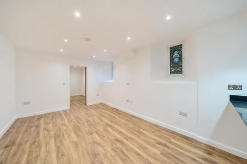 1 bedroom flat for sale, Longcross,  Surrey,  KT16