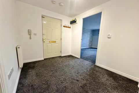 2 bedroom apartment to rent - Wellington House, Kidman Close, Romford, RM2