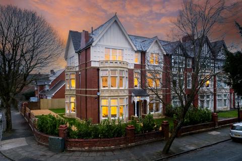 7 bedroom end of terrace house for sale, Victoria Square, Penarth
