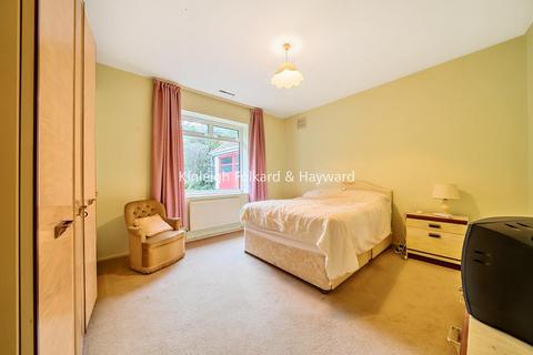 3 bedroom detached house for sale, Elmstead Lane, Chislehurst