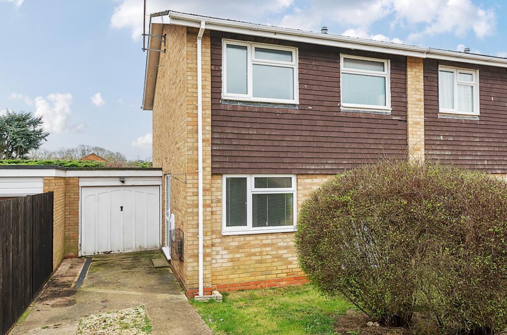 Highfields, Towcester, Northamptonshire, NN12 3 bed semidetached house