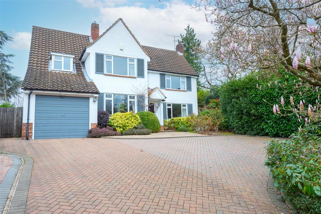 Camberley, Surrey GU15 5 bed detached house for sale £899,950