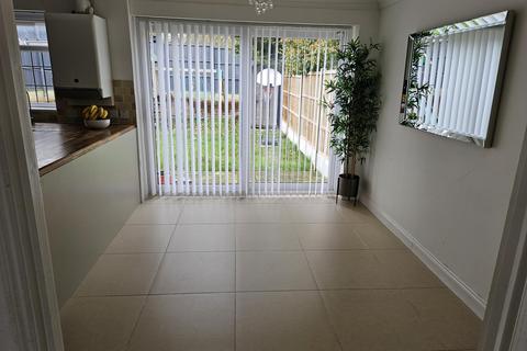 3 bedroom end of terrace house to rent, Auckland Close, Enfield EN1