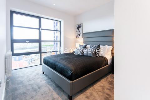 2 bedroom apartment to rent, Lyell Street, Canary Wharf E14