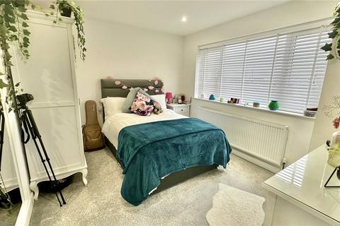 8 Downs Crescent, Gawber, Barnsley, S75 2JF