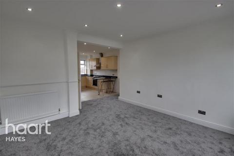 3 bedroom flat to rent, Devonshire Way,Hayes UB4