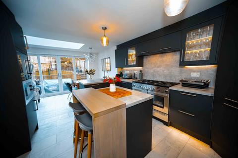 42 Ashby Gardens, Hyde, SK14 3EY