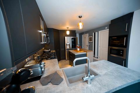42 Ashby Gardens, Hyde, SK14 3EY