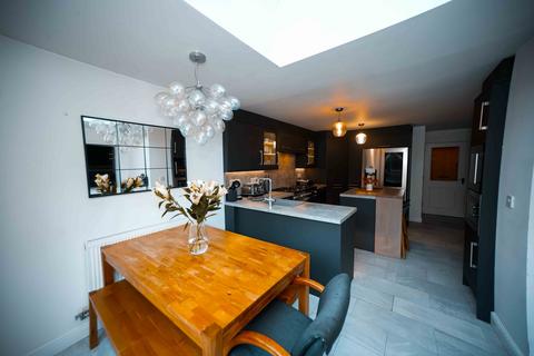42 Ashby Gardens, Hyde, SK14 3EY