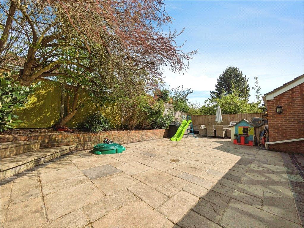 Dove Close, Lower Earley, Reading 4 bed detached house for sale £600,000