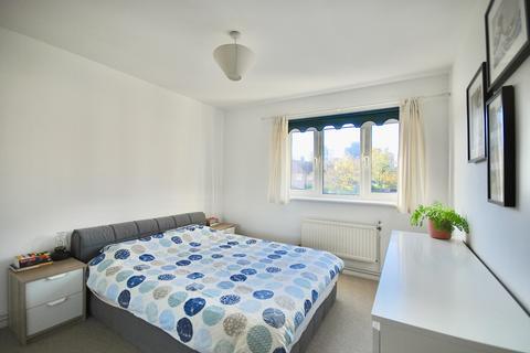 2 bedroom flat to rent, Thorne Close, London E16