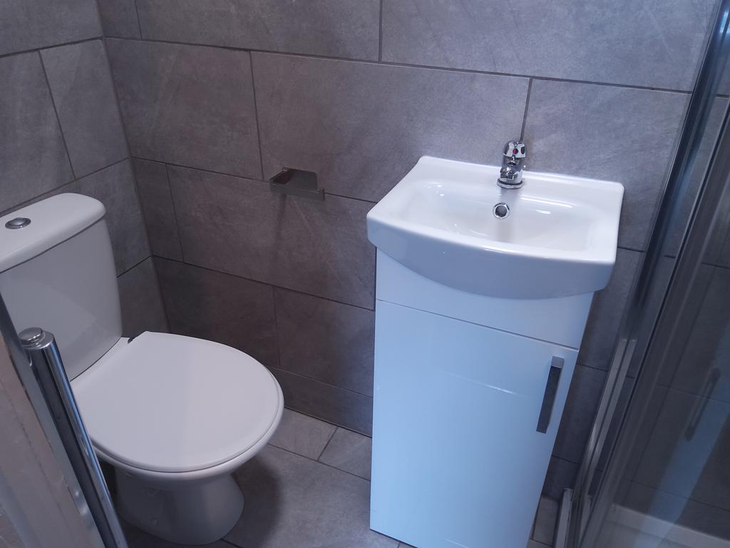 Room 2 bathroom