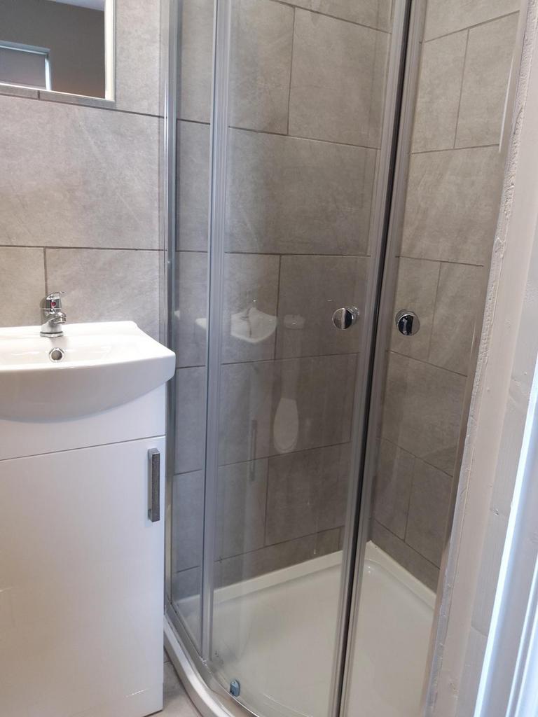Room 2 bathroom