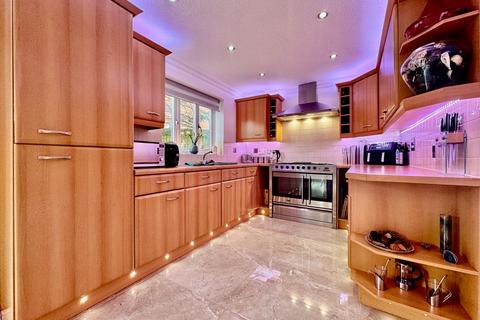 4 bedroom detached house for sale, Thornhill, Cardiff CF14