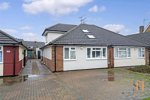 3 bedroom bungalow for sale, Canewdon Gardens, Wickford, Essex, SS11