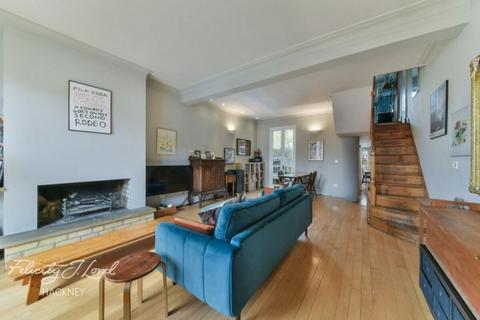 15 Walsingham Road, London, E5 8NE