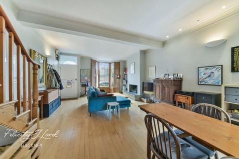 15 Walsingham Road, London, E5 8NE