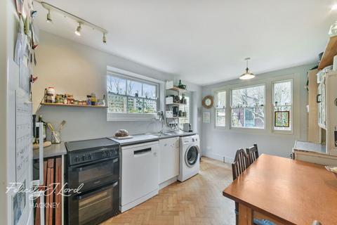 15 Walsingham Road, London, E5 8NE