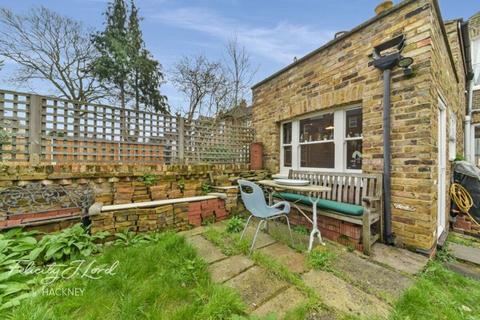 15 Walsingham Road, London, E5 8NE
