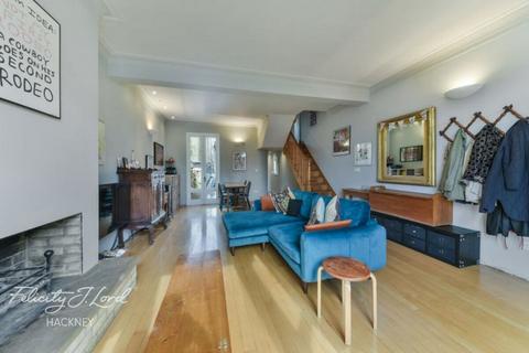 15 Walsingham Road, London, E5 8NE