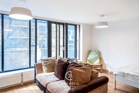 Studio to rent, Broadwood Terrace, Kensington, London, W8