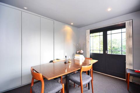 2 bedroom flat for sale, Thornhill square, Barnsbury, London, N1