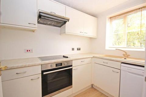 2 bedroom terraced house to rent, Sycamore Close, Loughton, IG10