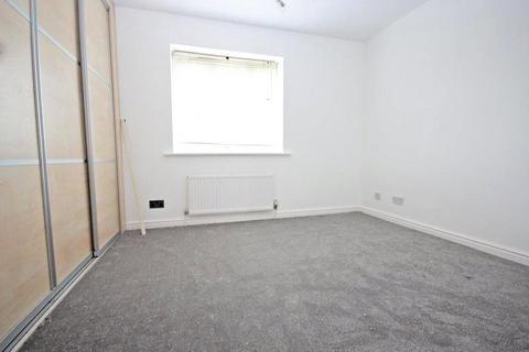 2 bedroom terraced house to rent, Sycamore Close, Loughton, IG10