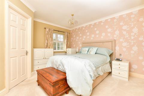 4 bedroom semi-detached house for sale - Brasted Close, Sutton, Surrey