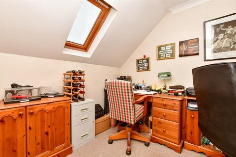 24 Brasted Close, Sutton, SM2 5BE
