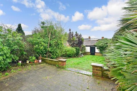 3 bedroom semi-detached house for sale, Priory Avenue, Chingford