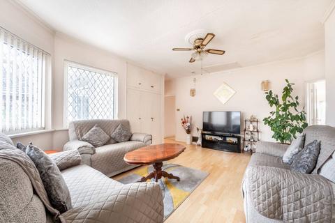 3 bedroom bungalow for sale - Salmon Street, Wembley Park, London, NW9