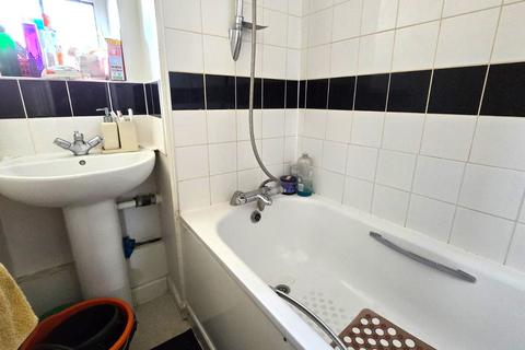 2 bedroom flat for sale, Wigram House, Wades Place, London, E14