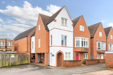 Romsey - 2 bedroom apartment for sale