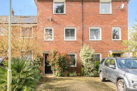 4 bedroom terraced house for sale - Wilroy Gardens, Maybush, Southampton, Hampshire, SO16